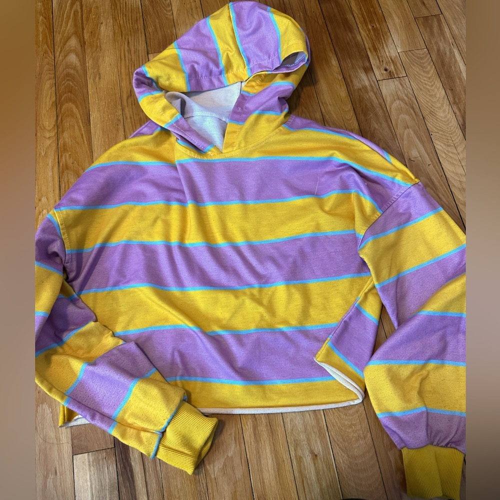 Stripped cropped hooded long sleeve